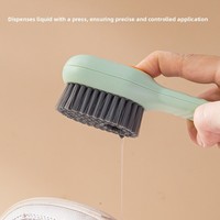 Brosse de nettoyage de chaussures multifonctionnelle en plastique pour la maison, avec distributeur de liquide et long manche, à suspendre pour le rangement