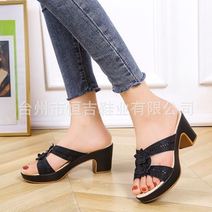 Sandalias de talla grande para mujer, zapatos de playa informales para adultos, con punta abierta y Tacón cuadrado de flores, deslizantes, sexys, con fondo grueso y peso ligero - Product Image 5