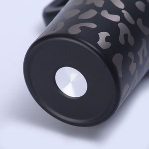Gobelet isotherme 40 oz à imprimé léopard avec poignée et paille – Tasse élégante pour les promotions nomades - Product Image 4
