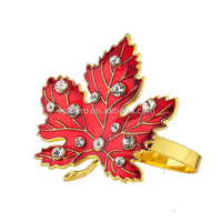 Fabrikgefertigte Stilvolle Metall-Serviettenringe Rotes Grünes Ahornblatt-Design Tischdekoration Geeignet für Hotel Hochzeiten Feiern