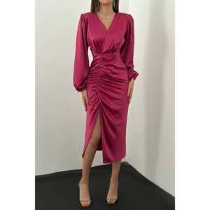 Vestido de satén fucsia con cuello en V y corte ajustado, cintura natural, para la noche - Product Image 6