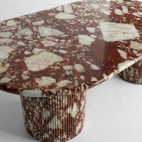 Table à manger ovale en marbre Calacatta rouge sur mesure avec piédestal cannelé artisanal – Décoration intérieure