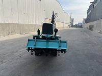 Tracteur chenillé compact multifonctionnel 35 CV style Panda pour petites exploitations agricoles et jardins, avec rétrocaveuse et rotoculteur
