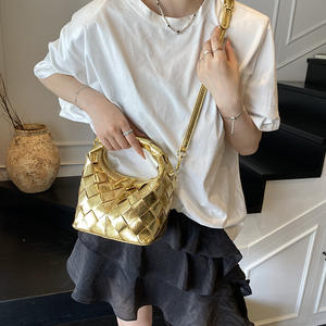 Bolsos de Mano de Cuero PU de Alta Gama al por Mayor, Bolsos de Moda Versátiles Dorados, Bolsos de Hombro para Chicas - Product Image 4