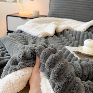 Manta gruesa de lana de cordero para <span class=keywords><strong>invierno</strong></span>, funda de lana de leche, chal de lana Coral para siesta de oficina, manta para sofá, edredón pequeño - Product Image 1