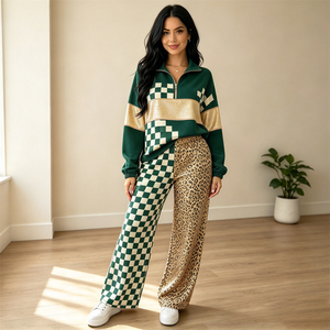 Set Sportivo OEM Natalizio a Quadri Argyle per <span class=keywords><strong>Donna</strong></span>, 2 Pezzi: Top con Mezza Zip e Colletto, Pantaloni a Gamba Larga in Morbido Pile - Product Image 2