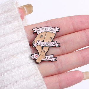 Broche mystérieuse en émail pour la mode, badge en métal pour sac à dos, accessoires personnalisés en métal, bijoux cadeau - Product Image 3