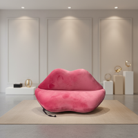 Sofá Icónico con Forma de Labios Rojos, Sofá de Terciopelo de Lujo, Estilo Pop Art Posmoderno, para Boutique de Moda o Estudio