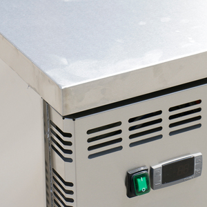 Mesa de Trabajo Horizontal de Acero Inoxidable de Alta Calidad para Refrigeración de Alimentos, Preparación de Pizza y Ensaladas de 382L. - Product Image 3