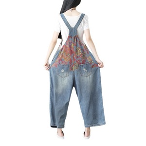 Vente en gros en boutique Nouveau <span class=keywords><strong>pantalon</strong></span> à dos imprimé <span class=keywords><strong>grande</strong></span> <span class=keywords><strong>taille</strong></span> <span class=keywords><strong>Pantalon</strong></span> littéraire à jambes larges <span class=keywords><strong>Combinaison</strong></span> pour <span class=keywords><strong>femme</strong></span> en denim délavé pour printemps - Product Image 5