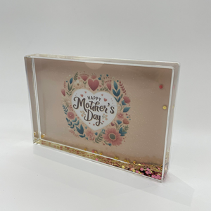 Cadre photo acrylique 3D flottant en forme de cœur avec figurine 3D maman, design liquide personnalisé, thème Fête des Mères - Product Image 5