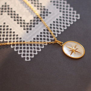 Collar <span class=keywords><strong>de</strong></span> Acero Inoxidable Chapado en Oro con Estrella <span class=keywords><strong>de</strong></span> Anís para Mujer, Estilo Ovalado con Concha Blanca, Ideal para Fiestas, Bodas y Regalos - Product Image 2