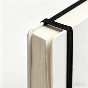 Carnet A5 à couverture rigide en cuir PU blanc de qualité supérieure, personnalisé, avec estampage à chaud doré et bande élastique – Prix de gros avantageux - Product Image 4