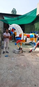 Statue de cheval en fibre de verre de qualité supérieure, sculpture décorative durable pour jardin, hôtel et exposition en extérieur, disponible à la vente - Product Image 4