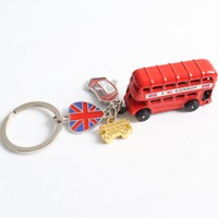 Porte-clés en métal en forme de bus londonien rouge à deux étages, souvenir de voyage britannique, breloque de sac pour les boutiques de cadeaux en gros et la vente au détail