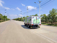 Camion balayeuse-laveuse routière diesel 4,5T |   Véhicule compact de nettoyage urbain à 2 essieux pour les espaces étroits et l'assainissement communautaire