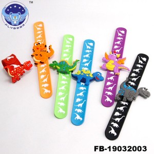 Bracelet à claquer en silicone mignon Flybear en forme de <span class=keywords><strong>dinosaure</strong></span> pour enfants, bracelet à claquer en silicone imprimé avec un <span class=keywords><strong>beau</strong></span> <span class=keywords><strong>dinosaure</strong></span> - Product Image 6