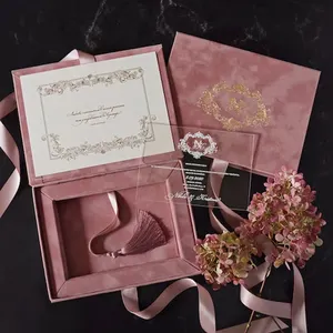 Nuevo diseño personalizado caja de terciopelo rosa Tarjeta de invitación de boda de lujo elegante seda Premium acrílico Tarjeta de invitación de boda