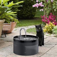 Fontaine à eau pour animaux de compagnie (chiens et chats) 2,2 L, design tendance, ultra-silencieuse, pompe en plastique activée par filtre à charbon, robinet automatique pour eau fraîche
