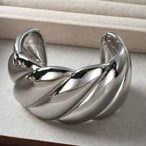 Nouveauté 2024, mode, vente en gros pas chère, <span class=keywords><strong>bracelet</strong></span> ouvert martelé en or 18 carats pour femmes, <span class=keywords><strong>bracelet</strong></span> épais plaqué or - Product Image 3