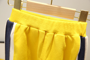 Ensembles de <span class=keywords><strong>mode</strong></span> pour garçons de couleur jaune Costumes formels pour garçons comprenant un t-shirt fantaisie et un pantalon à rayures - Product Image 5