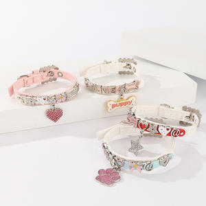 Bonito Collar para Perro con Letras de Diamantes de Imitación, Ecológico, con Cierre de Botón, Diseño de PU Cómodo para Chihuahua - Product Image 5