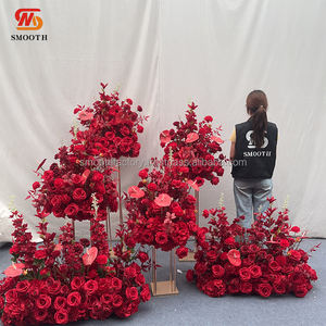 Camino de Mesa con Rosas Rojas Personalizado LEDA, Decoración Hecha a Mano para Propuesta de Matrimonio, Eventos y Fiestas, para el Día de San Valentín - Product Image 3