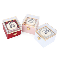 Boîte à bijoux de luxe rotative automatique pour gâteau, boîte cadeau de fleurs éternelles préservées, boîte de demande en mariage à deux niveaux avec commande par bouton cœur