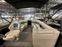 Bateau ponton de luxe 2025 avec moteur hors-bord et remorque, 22 pieds, en aluminium, pour la navigation, la pêche, les sports nautiques et les fêtes, en vente