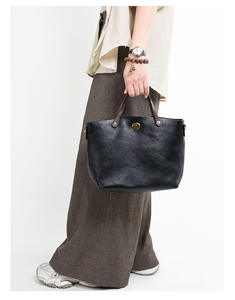 2026 Fashion New Hot-Selling First-Layer Vegetable-<b>Tanned</b> Cowhide Vintage Fashion Genuine <b>Leather</b> Crossbody Bag Women's <b>Handbag</b> - Product Image 4