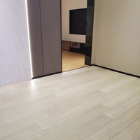 Holzoptik Umweltfreundlicher SPC-Vinylboden Wasserdicht Rutschfest Starrer Kern Stein-Kunststoff Innenbereich Klick-System Hochglanz-Laminat Schule