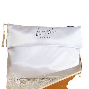 Pochette d'emballage personnalisée de luxe pour sous-vêtements, foulards et vêtements avec logo sur mesure, sac enveloppe cadeau en satin blanc de luxe - Product Image 1
