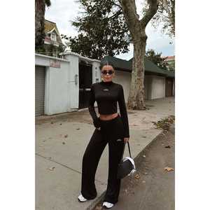 Ensemble noir haut et bas - 2 pièces, shorts amples au-dessus du genou, tailles XS et XXS pour tenues - Product Image 1