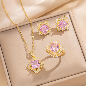 Conjunto de joyería elegante de lujo para mujer al por mayor collar de acero inoxidable con diamantes de imitación Rosa verde anillos ajustables conjunto de pendientes - Product Image 1