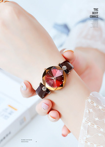 Reloj de lujo para mujer en oro rosa con esfera de cristal rojo con corte de diamante y correa de cuero burdeos, reloj de pulsera de cuarzo - Product Image 6
