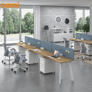 Omni Modular 3-Person โต๊ะทำงานที่ทันสมัยพร้อมขาโลหะสำหรับโรงเรียนและโรงพยาบาล - Product Image 4