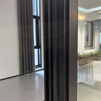 Grand cadre moderne personnalisé en aluminium pour l'extérieur des baies vitrées fixes et des fenêtres en arc avec balançoire Style ouvert Matériau en alliage durable