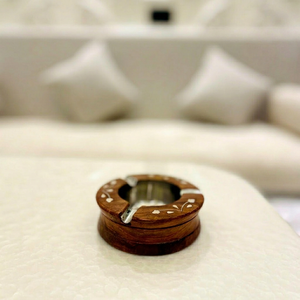 Cenicero Redondo de Madera Hecho a Mano con Incrustaciones Florales, Revestimiento de Acero Inoxidable, Decoración de Mesa, 4 Ranuras, Regalo - Product Image 1
