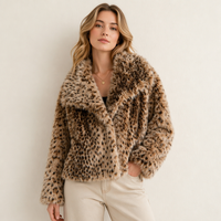 Vente en gros de manteaux en fausse fourrure à imprimé léopard de luxe pour femmes, veste courte à col rabattu, chaude et épaisse pour l'hiver
