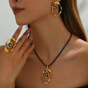 Conjunto de Joyería Punk de Aleación para Mujer, Estilo Ligero y Lujoso, Collar Geométrico Irregular, Pendientes y Anillo con Incrustaciones de Cristal y Estrás - Product Image 6