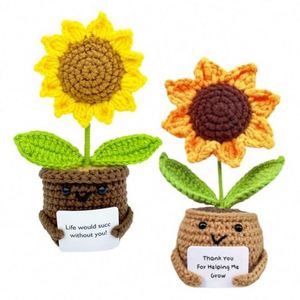 Muñeco de dinosaurio de ganchillo hecho a mano, divertido, de energía positiva, adorno de escritorio, juguete navideño para el hogar/habitación, juguetes de costura y tejido. - Product Image 1