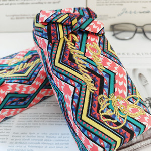 Étui à lunettes rétro brodé avec motif de lapin, grande capacité, résistant à la pression, boîte de rangement pour lunettes, design rectangulaire imprimé, design à rabat - Product Image 2