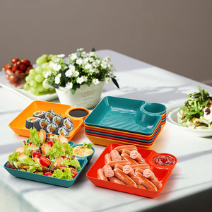 Ensemble de 6 plateaux modernes écologiques sans BPA en plastique pour chips et trempettes, avec coupelles à sauce, pour fêtes et hôtels - Product Image 1