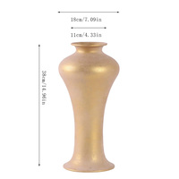 Hochwertige Elegante Goldene Metall-Blumenvase Handgefertigtes Wohnaccessoire für Hochzeit oder Esstisch mit Goldakzenten