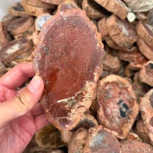 Tranche de bois fossile en cristal naturel de différentes tailles, cristal poli, dalle de bois pétrifié, tendance de la mode, décoration de la maison pour la Saint-Valentin - Product Image 3