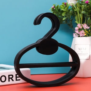 Nhà Máy Trực Tiếp Cross Stitch Treo Nhựa Quần Áo Móc Áo Màu Đen Vòng Khăn Và Khăn Móc Áo - Product Image 3