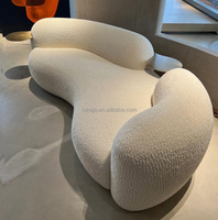 Canapé en forme de pois italien en vente chaude, canapé lounge en laine d'agneau pour hôtel, 3 à 4 places avec plateau en métal, canapé en arc, mobilier rembourré moderne