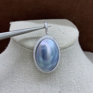 Colgante Ovalado Ocean Mabei de 19x26mm en Plata S925 con Halo de Diamantes - Product Image 1