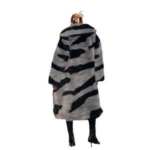 Cappotto Elegante da Donna <span class=keywords><strong>in</strong></span> Vera o Finta Pelliccia di <span class=keywords><strong>Volpe</strong></span>/Raccoon/Merluzzo/Pecora/Cani di Mare, Lungo, Traspirante, Antivento, con Collo Rovesciato <span class=keywords><strong>in</strong></span> Raso - Product Image 5