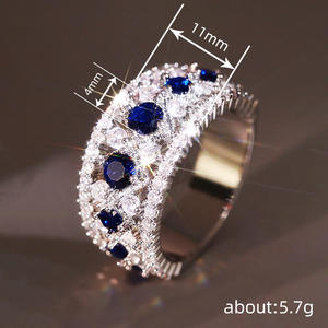 Anillo de Cóctel T0840 con Corona, Anillo de Moda para Mujer con Zafiro Sintético Redondo y Engaste Pavé, Anillos de Boda - Product Image 4